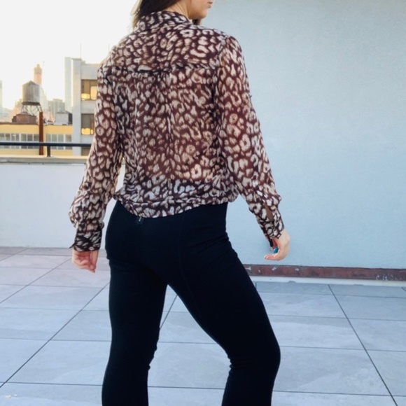 EllenTracy Light Leopard Animal Print Blouse Shirt - Picture 7 of 16